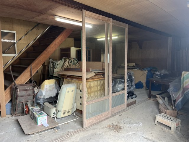 松阪市小片野町 売倉庫の内装