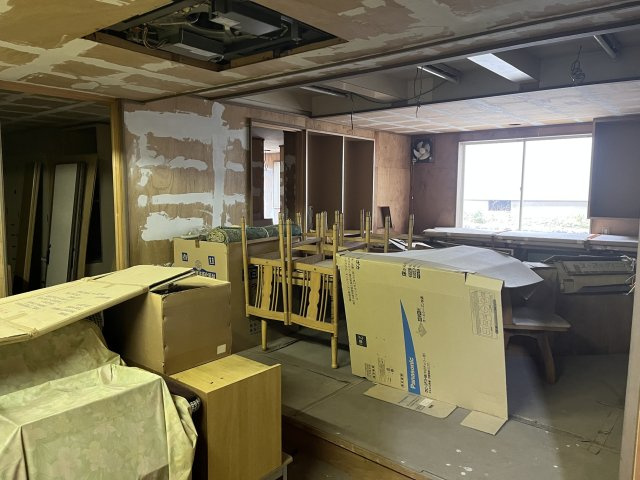 松阪市小片野町 売倉庫の内装