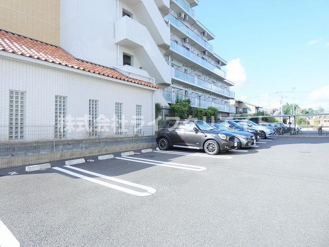 カーサグラナーテの駐車場