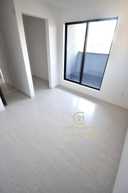 ケイアイフィット　水戸市見川　21期 　3の洋室|フローリングなので重い家具も置けます。カーテンと家具を揃えるなどして、お好みのインテリアを楽しむことができます。収納スペースは全室に配備しております。