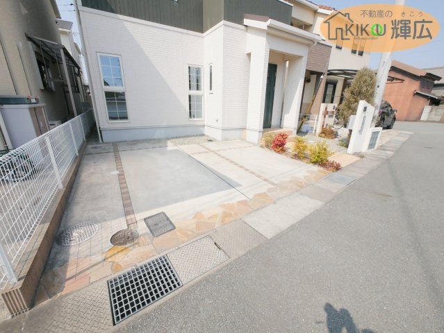 高砂市荒井町小松原3丁目　中古戸建の駐車場