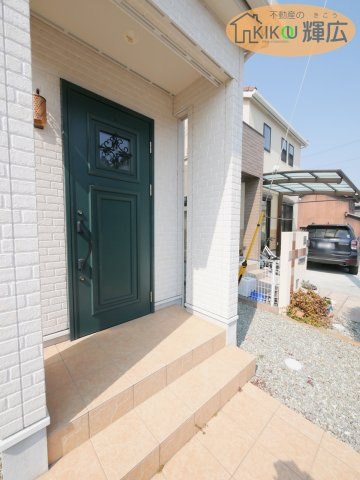 高砂市荒井町小松原3丁目　中古戸建の玄関