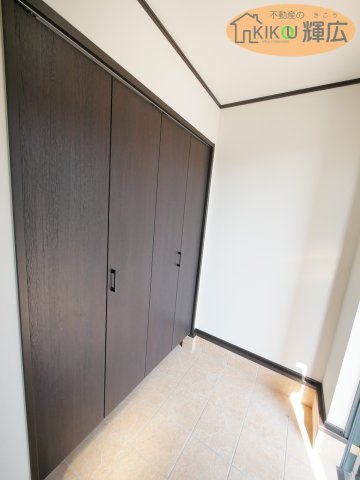 高砂市荒井町小松原3丁目　中古戸建の玄関