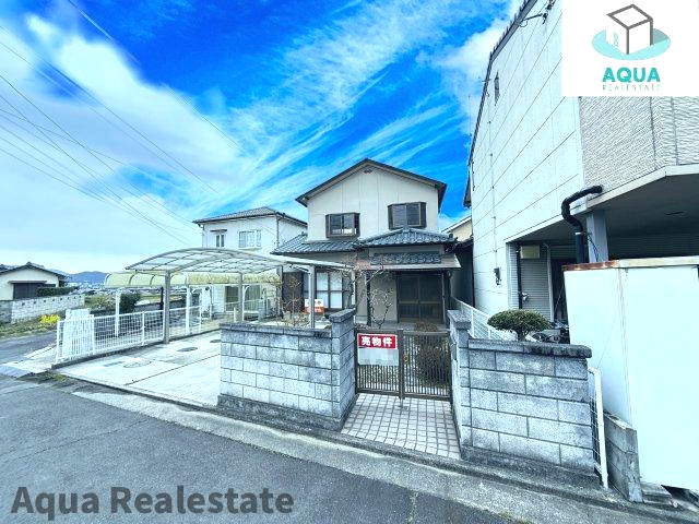 高松市国分寺町福家　リノベ住宅の前面道路含む現地写真|物件の外観です