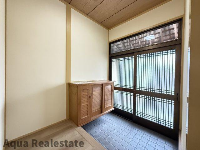 高松市国分寺町福家　リノベ住宅の玄関|ゆったりとした玄関です