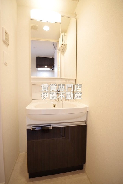 ディアレイシャス浅間町ステーションフロントの独立洗面台