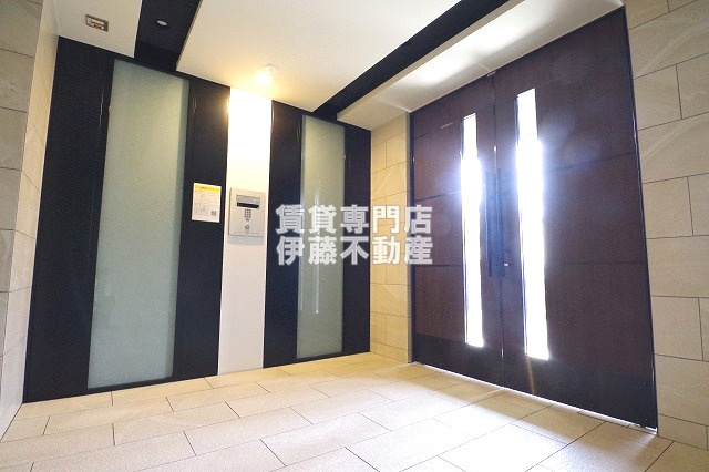 ディアレイシャス浅間町ステーションフロントのエントランス