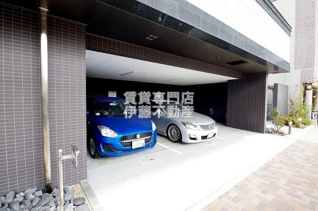 ディアレイシャス浅間町ステーションフロントの駐車場