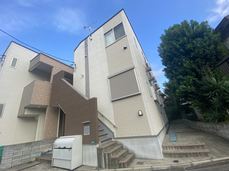 江戸川区平井７丁目のアパートのエントランス