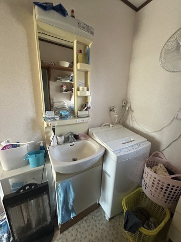 山田町西山 中古一戸建ての独立洗面台