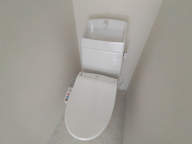 神戸市兵庫区中道通８丁目の賃貸マンションのトイレ|ウォシュレット付