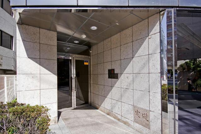 Ａ・Ｉ・Ｋビルのエントランス| 