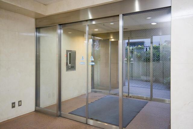 ホンダビルのエントランス| 