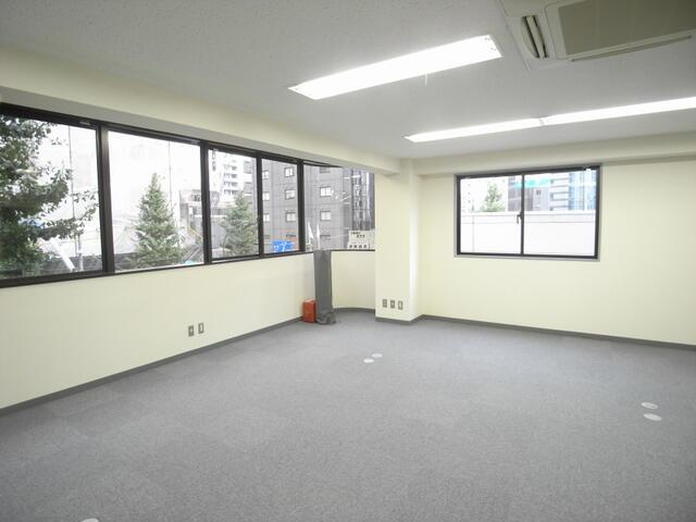 お茶の水サニービルのロビー| 