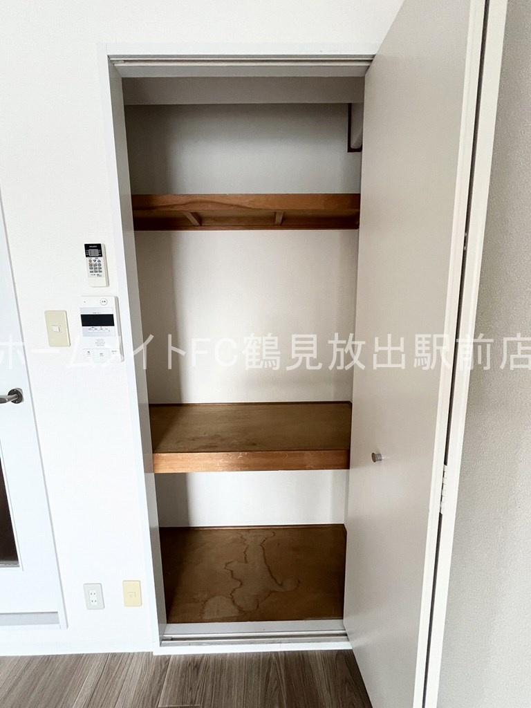 東大阪市川俣１丁目の賃貸マンションの収納