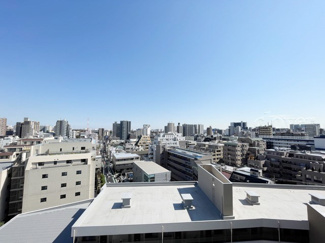 【展望】 | 眼前に広がる空の雄大さと、このお部屋の自慢の一つである「眺望」をご覧ください。毎日、この景色を独り占めできる新生活に夢が広がります。～即日のご見学可能～　お問合せはお気軽にどうぞ。