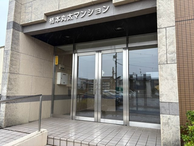 柿本丸太マンションのエントランス