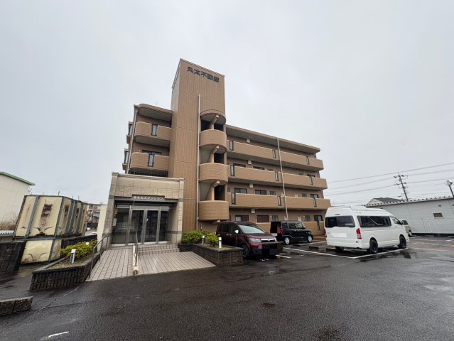 柿本丸太マンションの駐車場