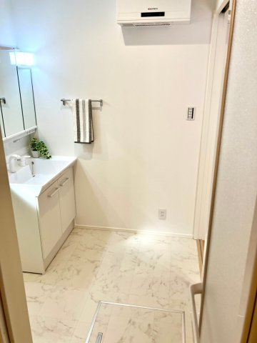 高松市木太町⑬　駐車3台可能　オール電化住宅の洗面所