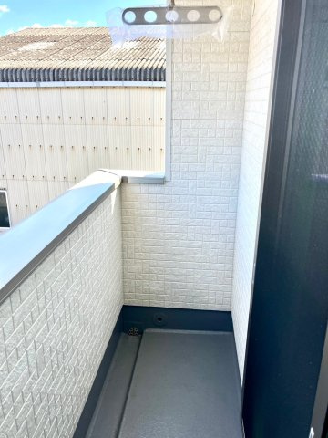 高松市木太町⑬　駐車3台可能　オール電化住宅のバルコニー