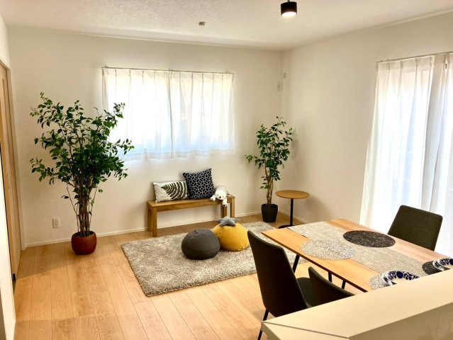 高松市木太町⑬　駐車3台可能　オール電化住宅の居間・リビング