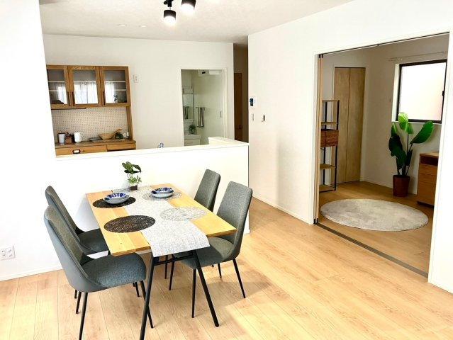 高松市木太町⑬　駐車3台可能　オール電化住宅の居間・リビング