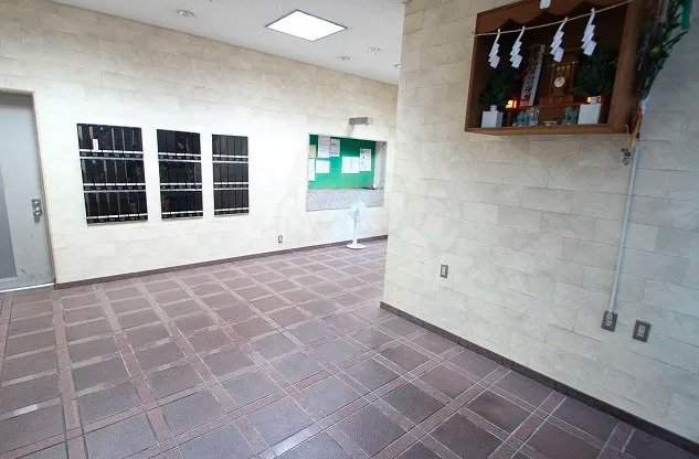 京橋アドバンス21のロビー|落ち着いたロビーです