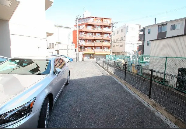 京橋アドバンス21の駐車場|駐車場完備です
