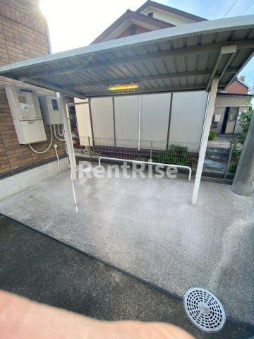 アルカンシエルの駐車場