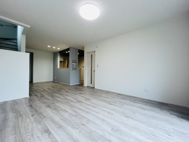 【居間・リビング】 | 熊谷市上之第8期　ワイウッドコート　新築戸建　全8区画　1号棟