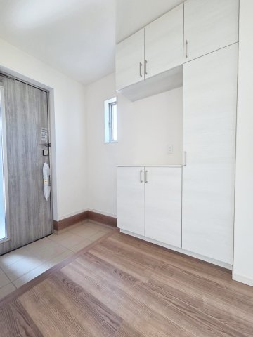 【玄関】 | 知多市信濃川東部土地区画整理　１号棟