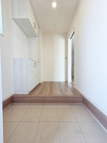 【玄関】 | 知多市信濃川東部土地区画整理　１号棟