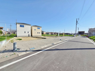 【前面道路含む現地写真】