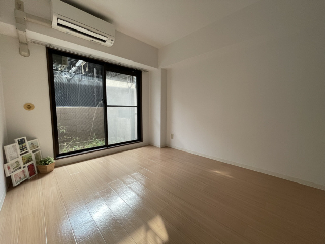 ローテローゼ本山の居間・リビング