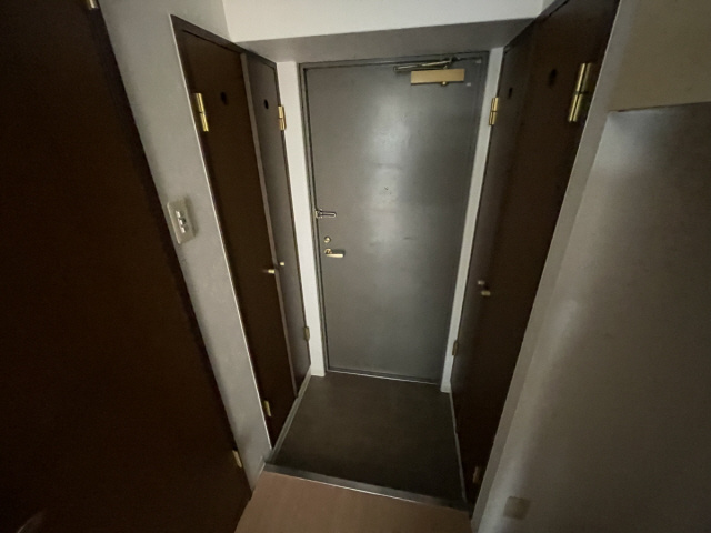 ローテローゼ本山の玄関