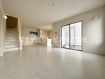 【居間・リビング】 | 静岡市清水区吉川 22期 新築一戸建て 2号棟 | リビングダイニングです