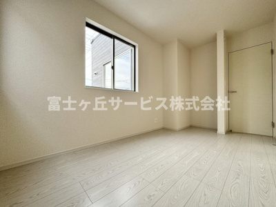 【洋室】 | 静岡市清水区吉川 22期 新築一戸建て 2号棟 | 使いやすい洋室です