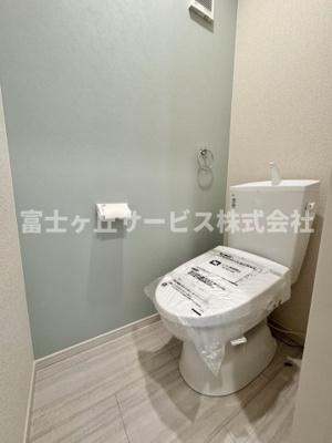 【トイレ】 | 静岡市清水区吉川 22期 新築一戸建て 2号棟 | 1Fトイレです
2Fにも同タイプのトイレがあります