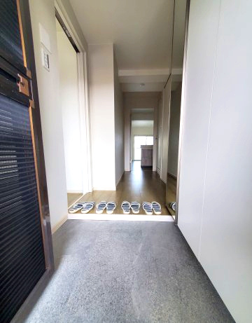 ハイマート若江　2号棟の玄関