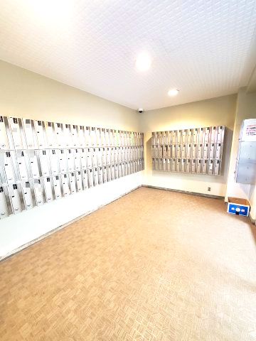 ハイマート若江　2号棟のエントランス