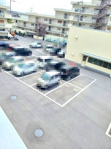 ハイマート若江　2号棟の駐車場