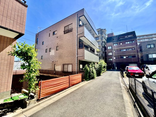 朝霞市本町2丁目　商業地域×南北両面道路　売地限定1区画の前面道路含む現地写真