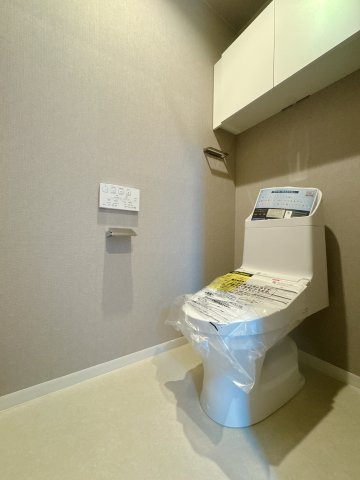 【トイレ】 | アクアサージュ大手町☆仲介手数料無料☆ | 手洗い一体型のトイレは節水効果があり、環境にもお財布にも優しい人気のタイプです。もちろんウォシュレット機能も完備しています。