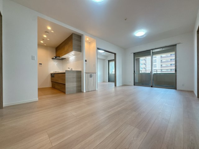 【居間・リビング】 | アクアサージュ大手町☆仲介手数料無料☆ | リノベーションで生まれ変わった室内をぜひご内覧ください♪