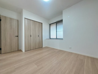 【洋室】 | アクアサージュ大手町☆仲介手数料無料☆ | 一人ひとり快適な空間は違うからこそ、家具の配置もアレンジしやすいシンプルなデザインに。