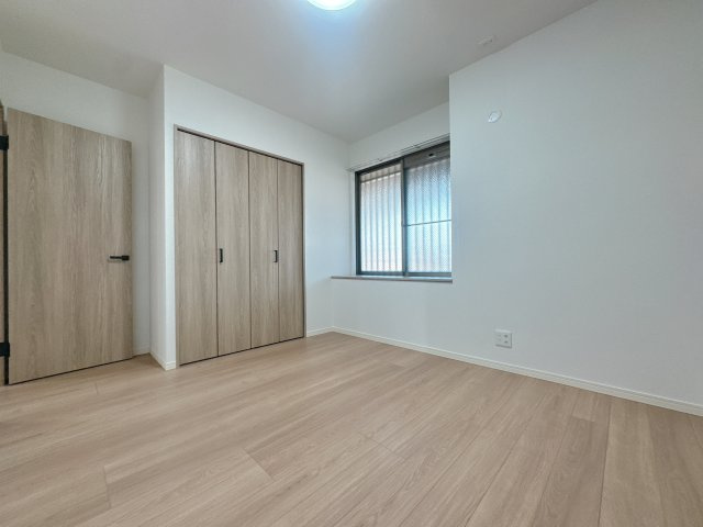 【洋室】 | アクアサージュ大手町☆仲介手数料無料☆ | 一人ひとり快適な空間は違うからこそ、家具の配置もアレンジしやすいシンプルなデザインに。