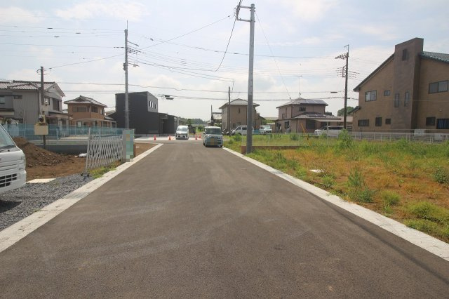 小山市平和　全6区画の前面道路含む現地写真|分譲地内道路（2025年7月撮影）