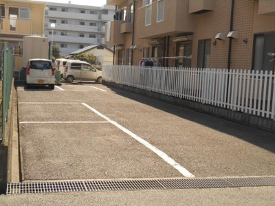 【駐車場】 | メゾンドファーネス | 駐車場完備です