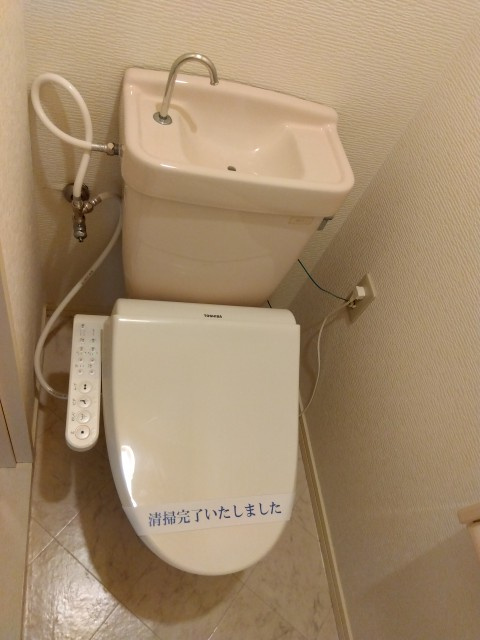 メゾンドファーネスのトイレ|落ち着いた色調のトイレです