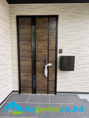 小田原市久野　未入居戸建　全1棟1号棟の玄関